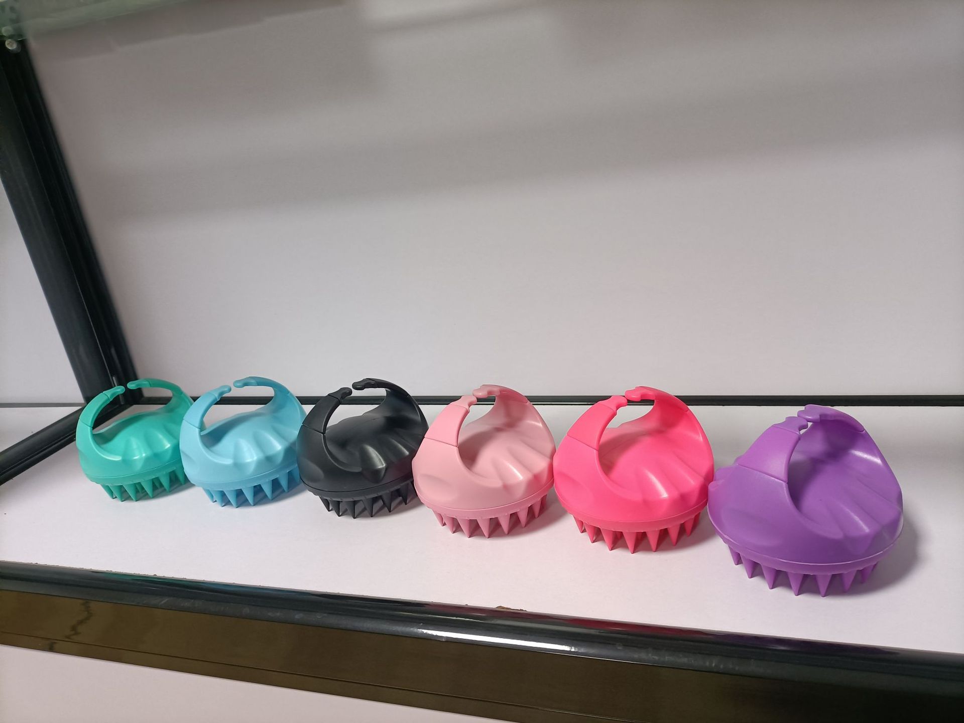 Hand-held Silicone Shampoo Brush Massage Brush Shampoo Comb Bath Massage Tool